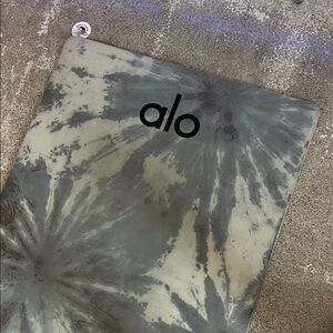 ALO Yoga Gray Tie-Dye Warrior Yoga Mat 5mm ~ Used